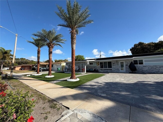 Building Photo - 2250 NW 22nd Ct