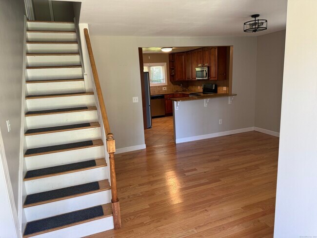 Building Photo - 90 Meloy Rd