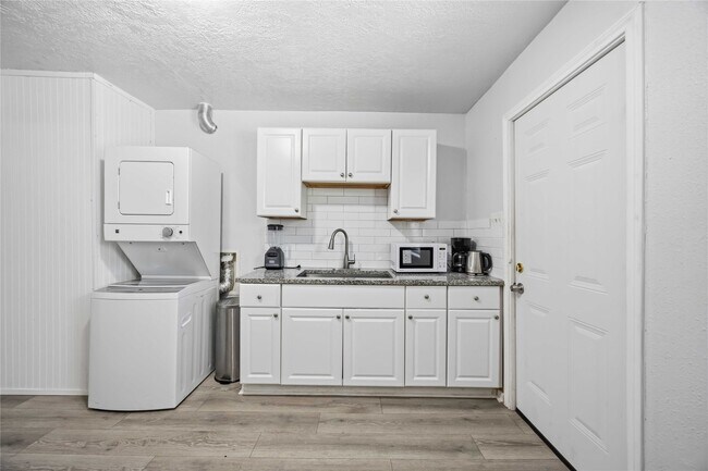 Foto del edificio - 6734 Burkett St.