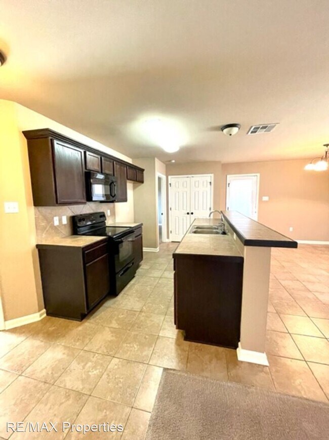 Building Photo - 3 br, 2 bath House - 42114 N. City Parc Dr.
