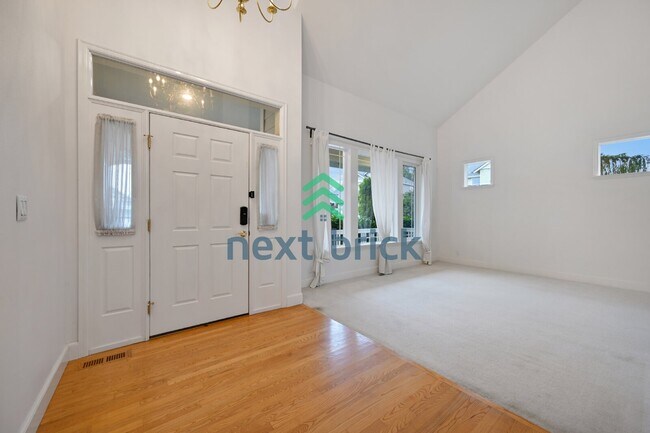 Foto del edificio - Lovely 4-bedroom + bonus room, 2.5-bath cul-de-sac home