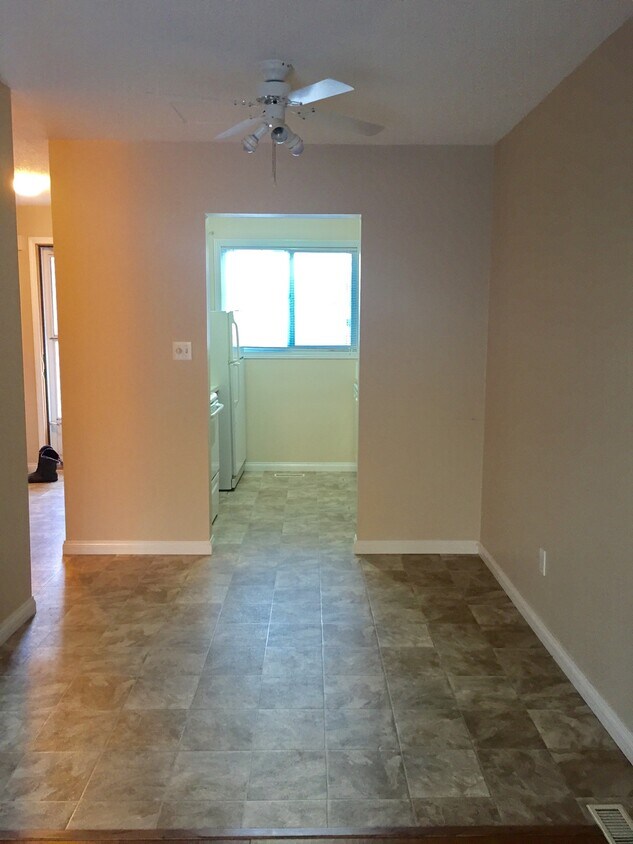 Photo du bâtiment - 2 Bed 1 Bath Unit in Edmonton, AB