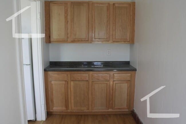 Building Photo - No Brokers Fee, No Security Deposit, heat, Hot Water Included, Laundry on a Site, Parking