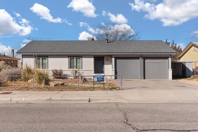 Building Photo - 417 Gaslight Ln SW