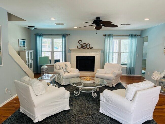 Foto del edificio - 4720 Riverglen Blvd
