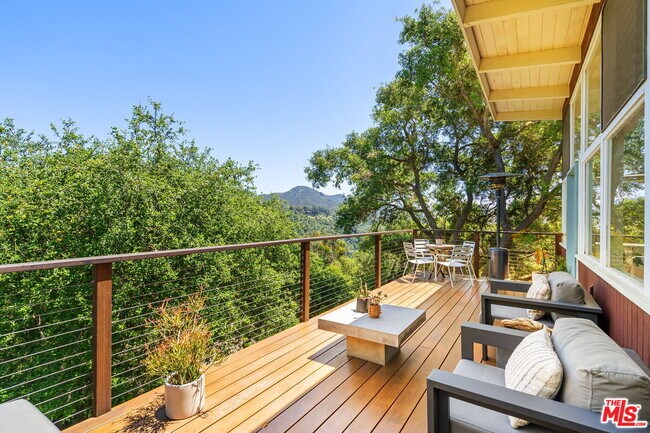 Foto del edificio - 19783 Valley View Dr