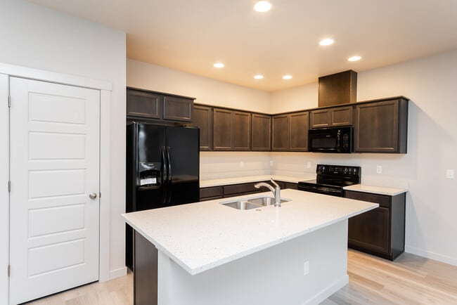 Foto del edificio - 3 Bedroom Townhome - Private backyard