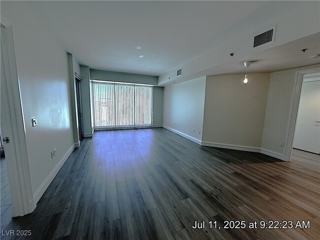 Building Photo - 2700 S Las Vegas Blvd