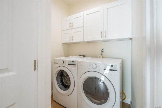 Foto del edificio - 1075 E Elmwood Ave