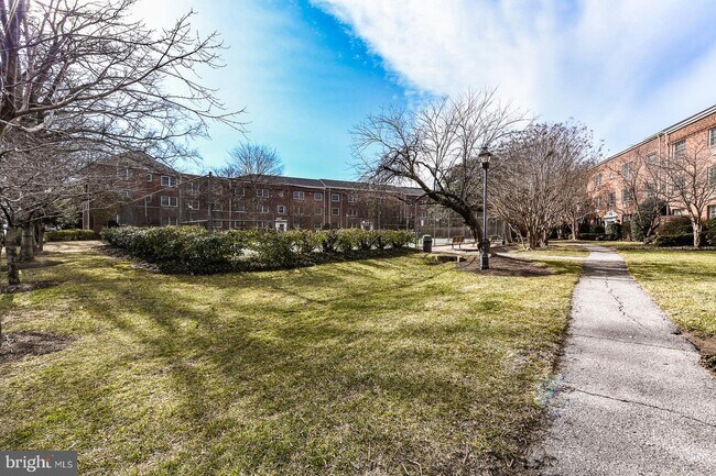 Foto del edificio - 1700 W Abingdon Dr