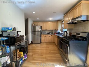 Building Photo - 24 Saville St