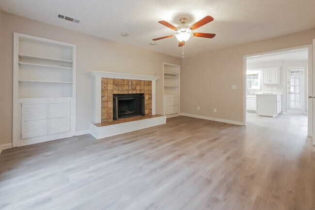 Foto del edificio - 9908 Point View Dr