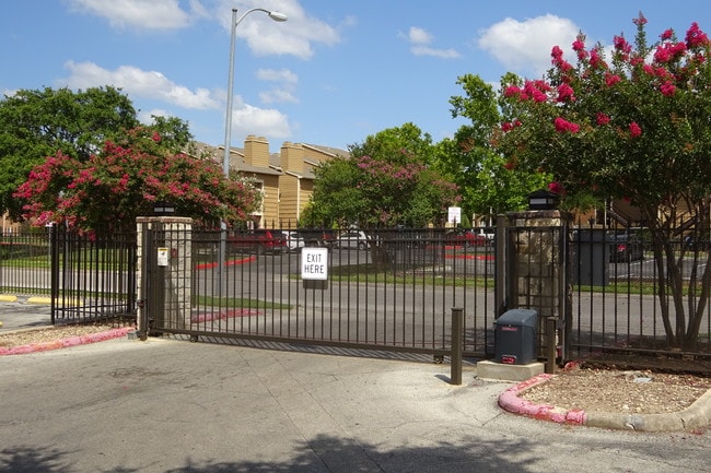 Building Photo - Summer Creek Apartments