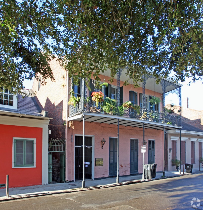 Primary Photo - 718 Barracks St