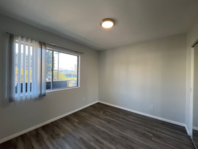 Interior Photo - 1635 North Martel Avenue