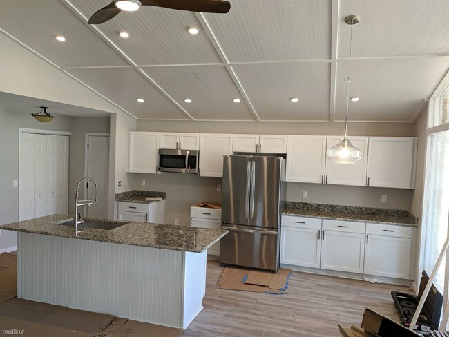 Building Photo - 3 br, 1 bath House - 185 Riviera Dr