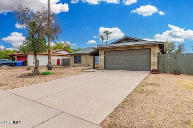 Building Photo - 4141 W Diana Ave