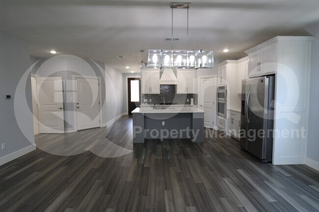 Building Photo - 2055 Angelina Dr