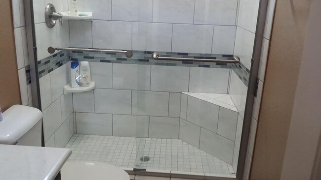 Foto del edificio - Charming 1BR Duplex in Riverside
