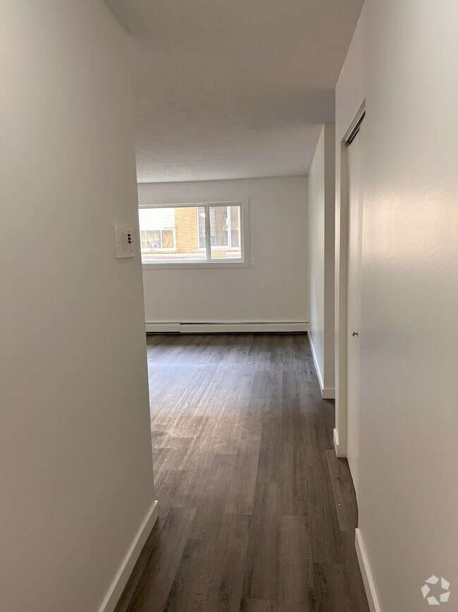 Building Photo - 727 5th Ave N