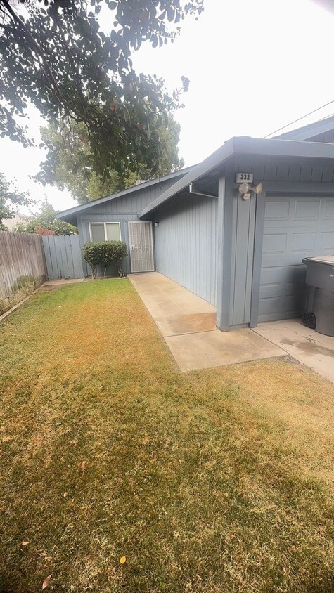 Primary Photo - Spacious 2-Bedroom Duplex for Rent