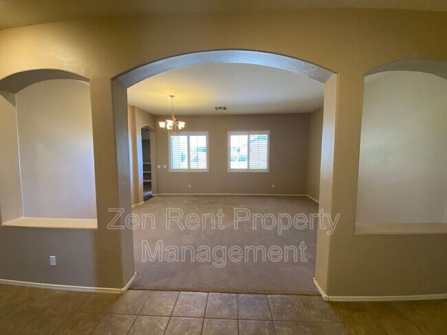 Building Photo - 4267 S Reindeer Ct