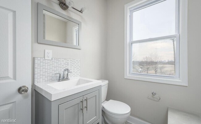 Building Photo - 3 br, 2 bath Townhome - 2710 Erdman Avenue