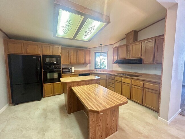 Building Photo - 14784 Cardoza Ct