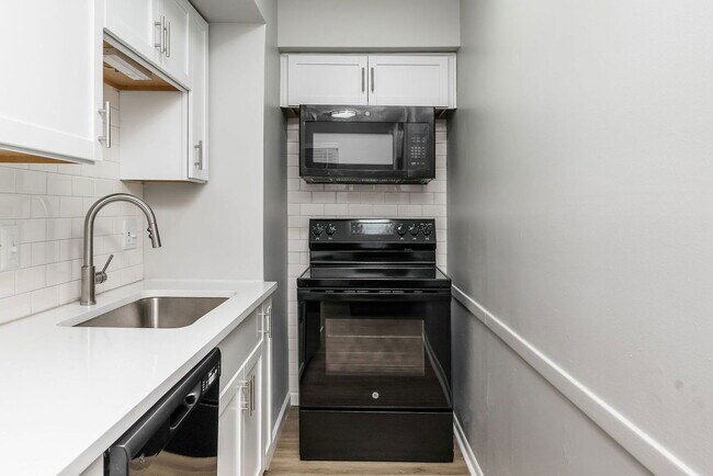 Foto del edificio - 558 Riverview Dr