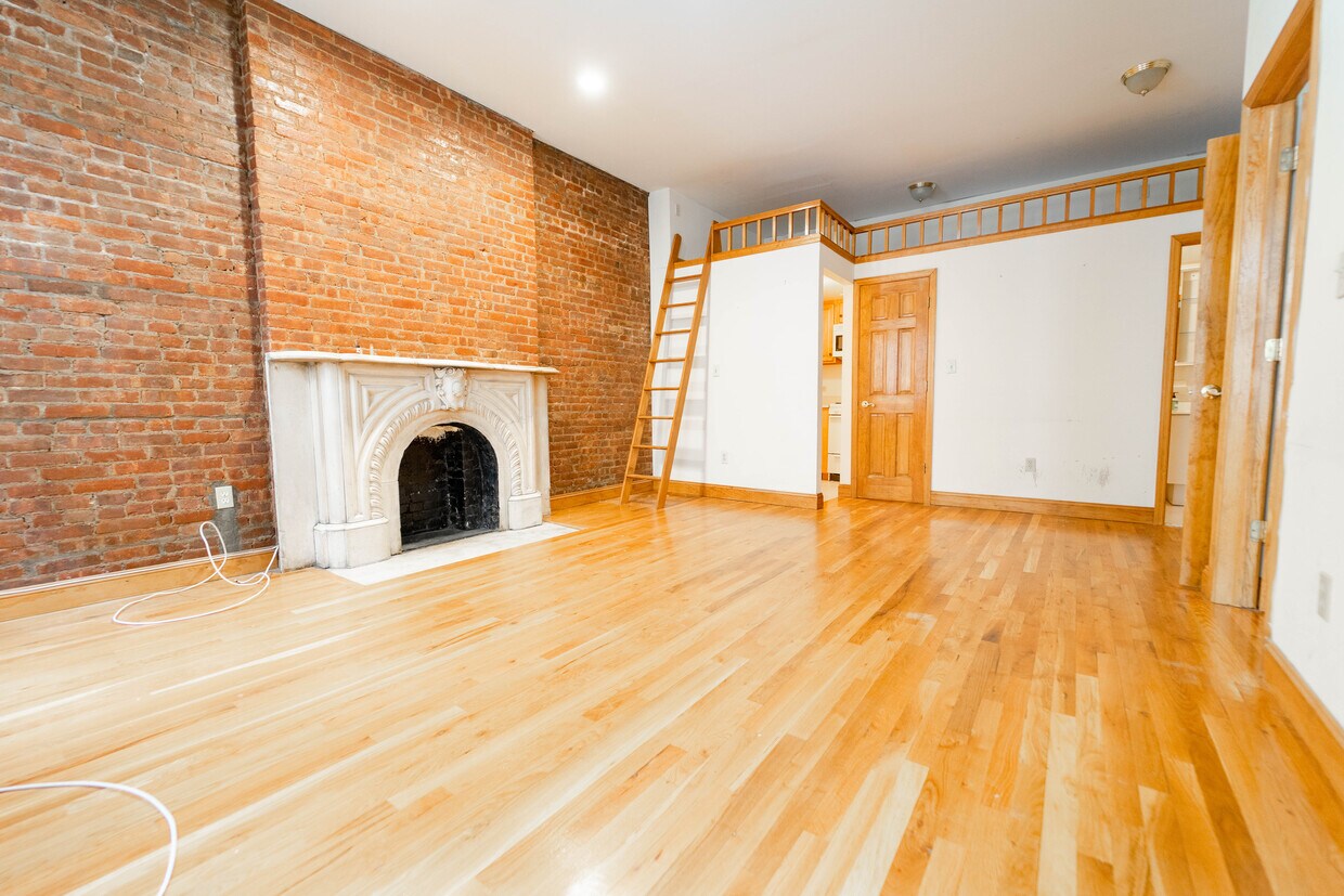 Primary Photo - 5 W 95th St
