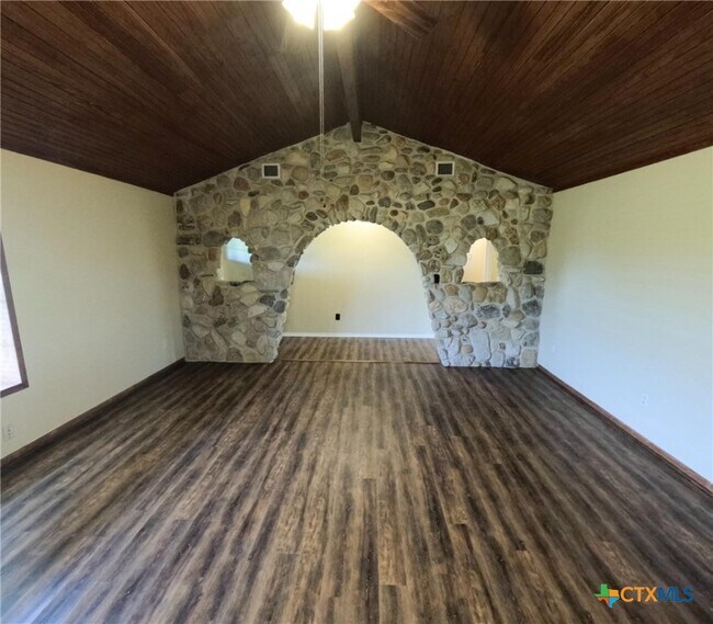 Foto del edificio - 322 Strobel Rd