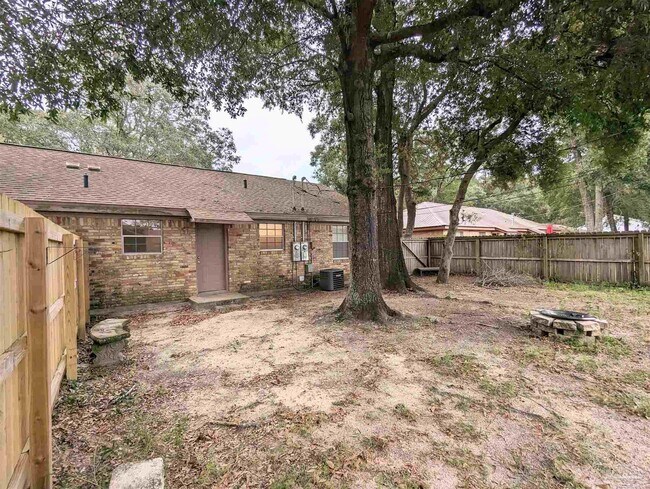 Foto del edificio - 5185 Hilltop Dr