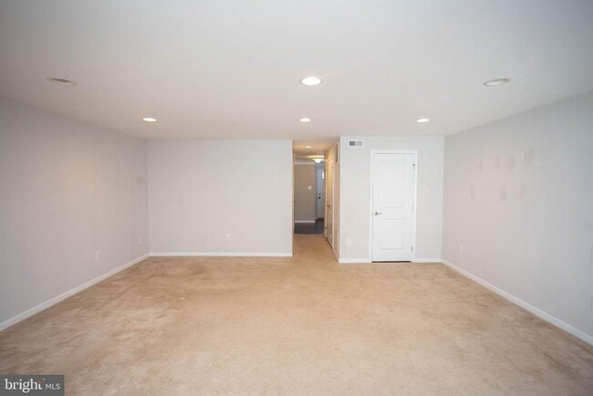 Building Photo - 1036 Regency Pl