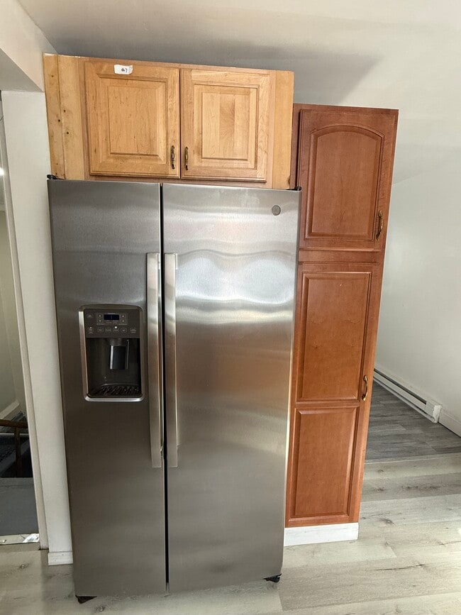 FRIDGE - 424 W Oak St