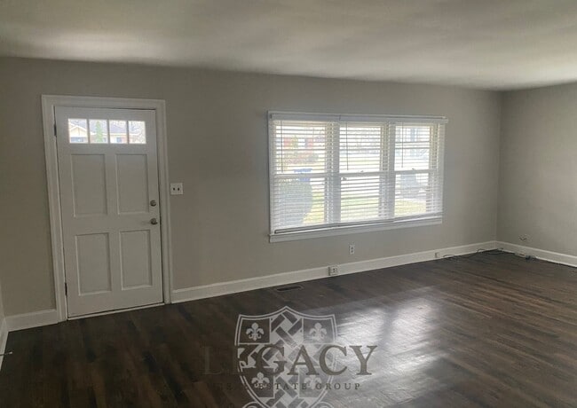 Building Photo - 210 W Lokey Ave