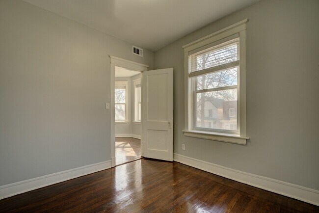 Foto del edificio - 7331 S Dante Ave