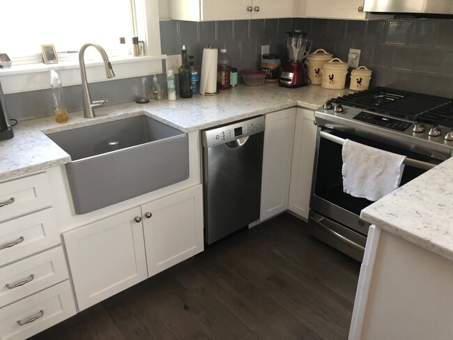 Building Photo - 7 Anemone Mews