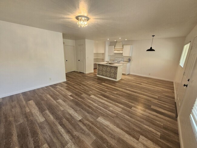 Foto del edificio - 2 Bedroom 1 Bath Apartment for Rent in Corning!
