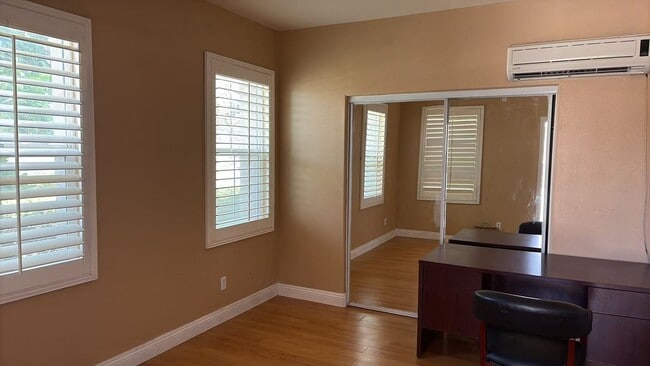 Foto del edificio - 5939 Red Gold St