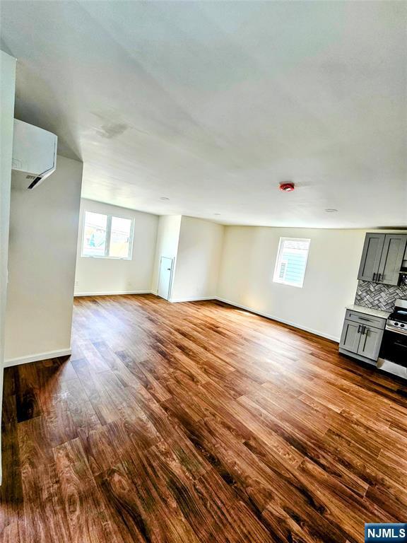 Foto del edificio - 212 Laurel Ave