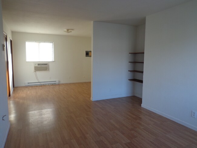 Foto del edificio - 713 Cedar Dr