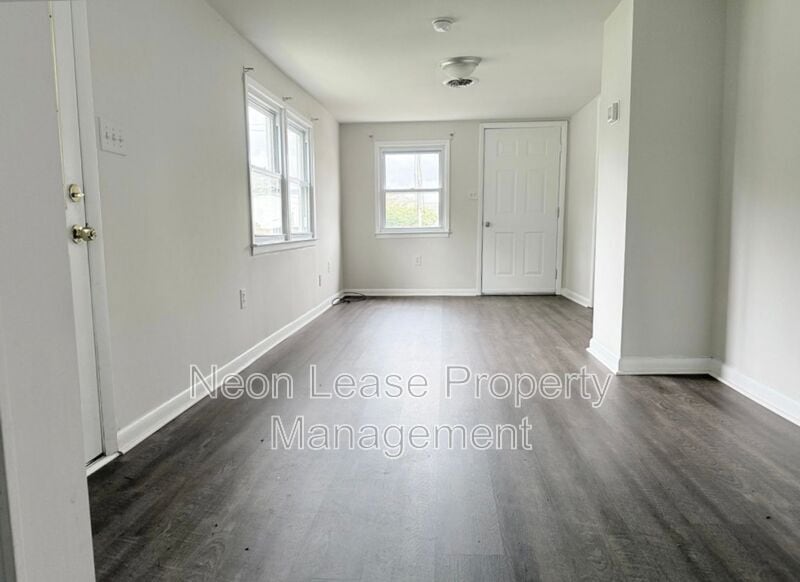 Primary Photo - 745 Clarence St