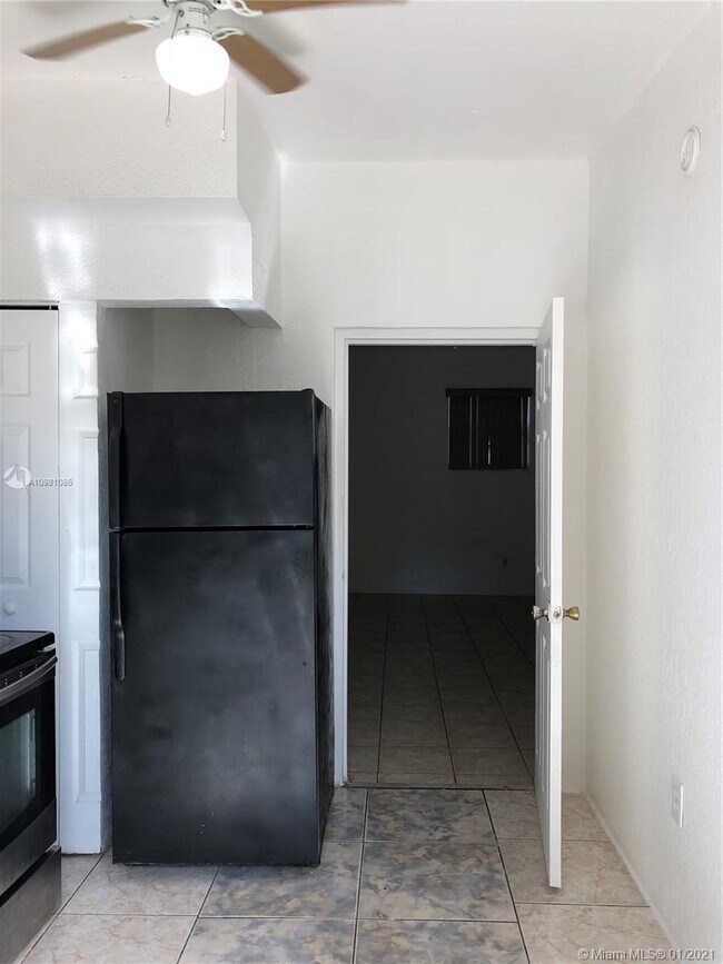 Foto del edificio - 1648 NE 159th St