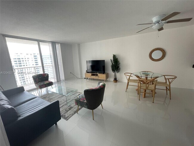 Foto del edificio - 1200 Brickell Bay Dr