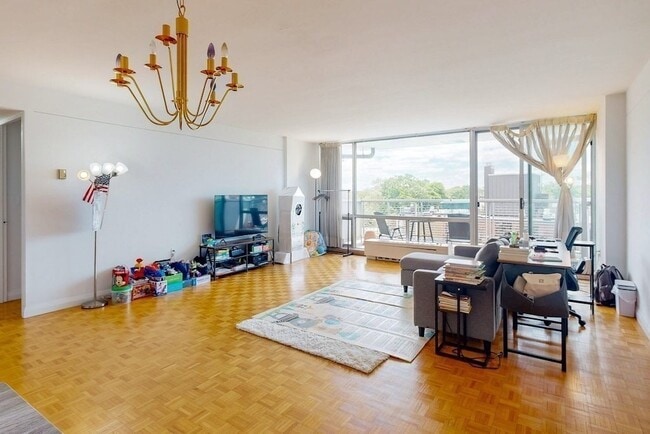 Foto del edificio - 45 Longwood Ave