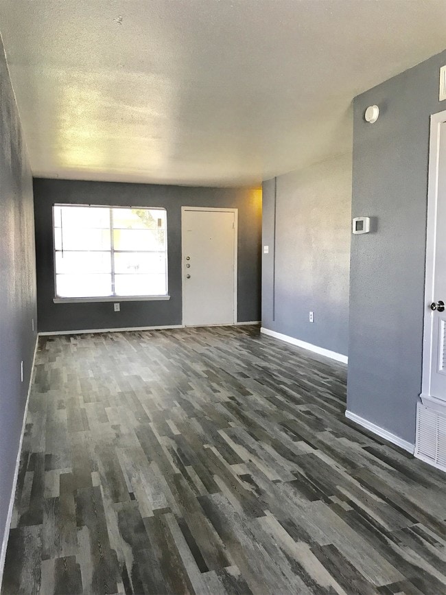 Building Photo - 2802 Lasses Blvd