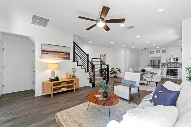 Building Photo - 2516 Simond Ave