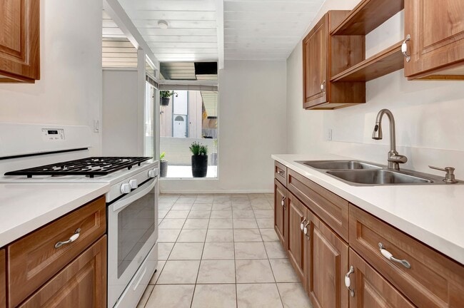 Building Photo - 139 W Canada