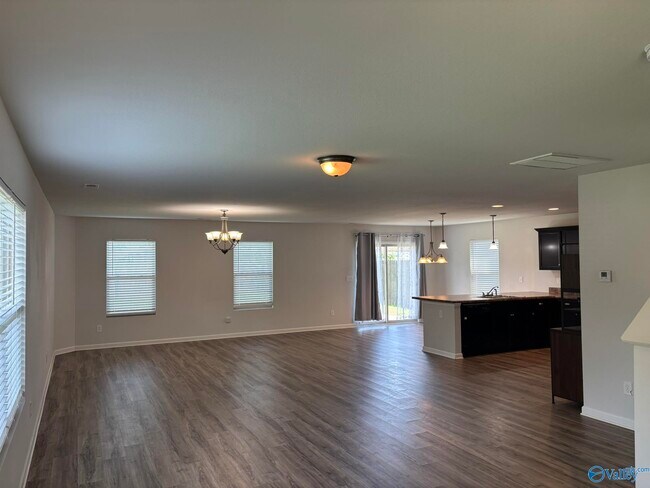 Foto del edificio - 101 Winstead Cir