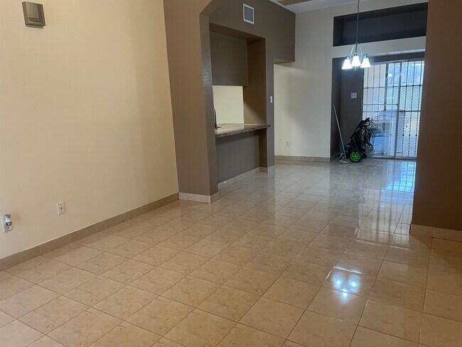 Building Photo - 5229 S Lake Dr